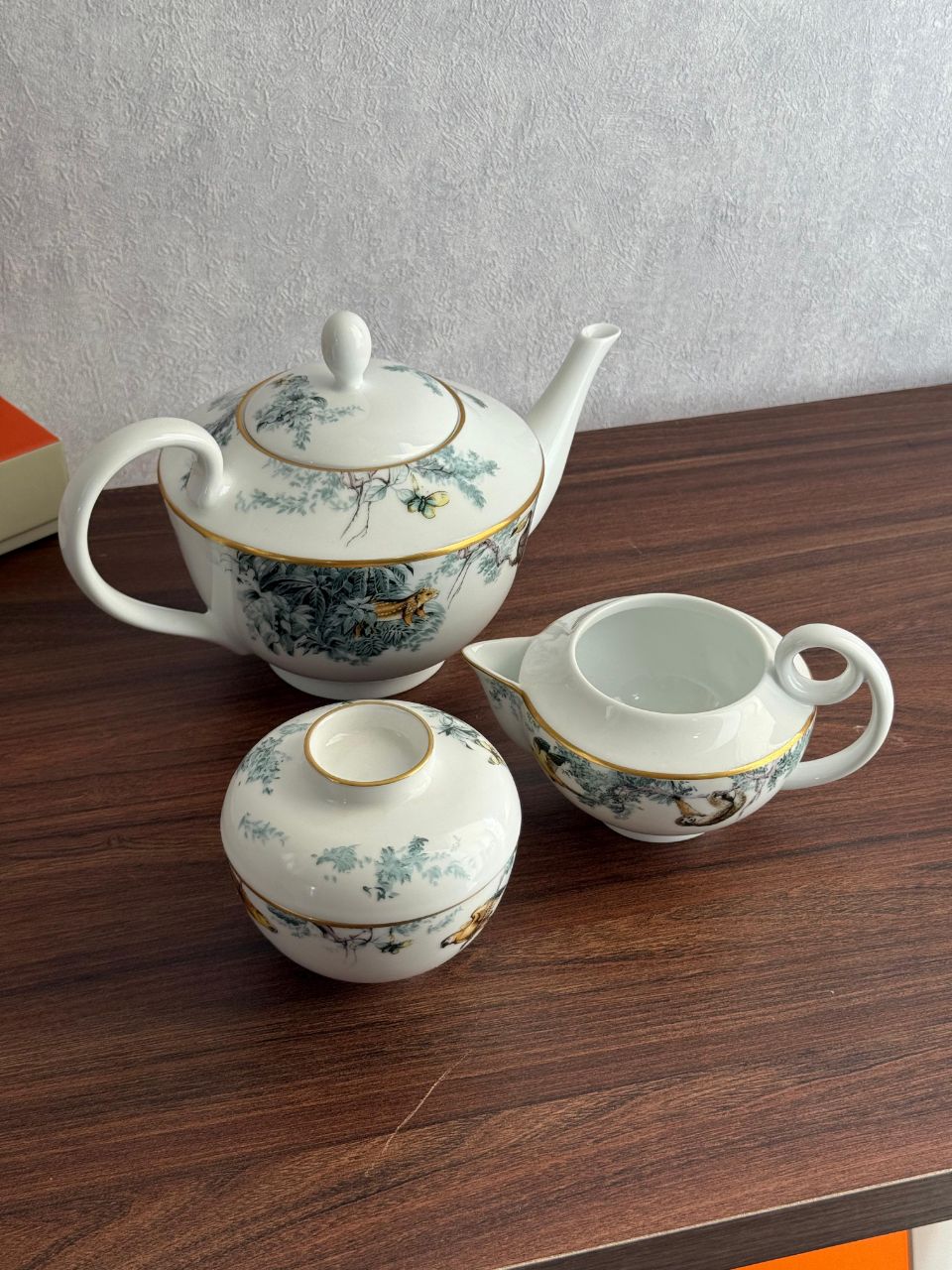 Hermès Luxury Fine Bone China Tea Set with Hand-Painted Nature & Bird Motifs