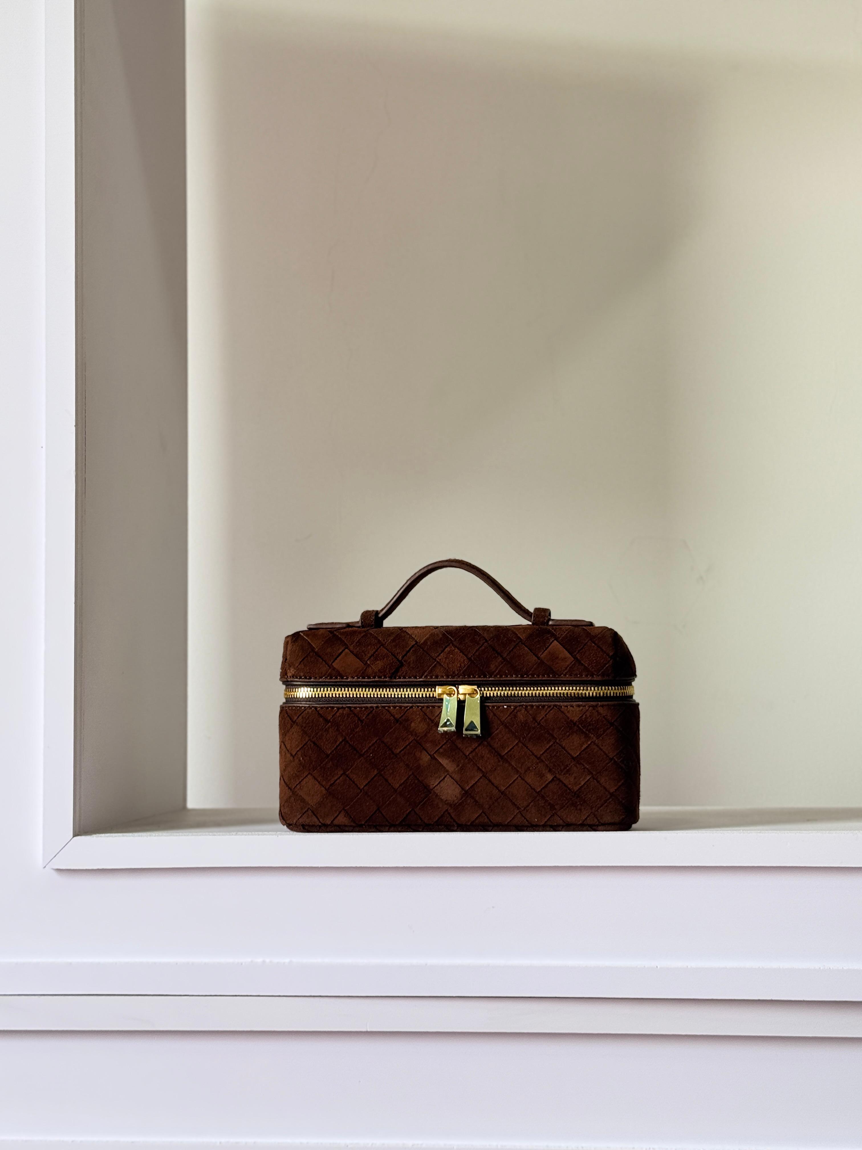 Bottega Veneta Intrecciato Leather Vanity Case – Two Color Edition