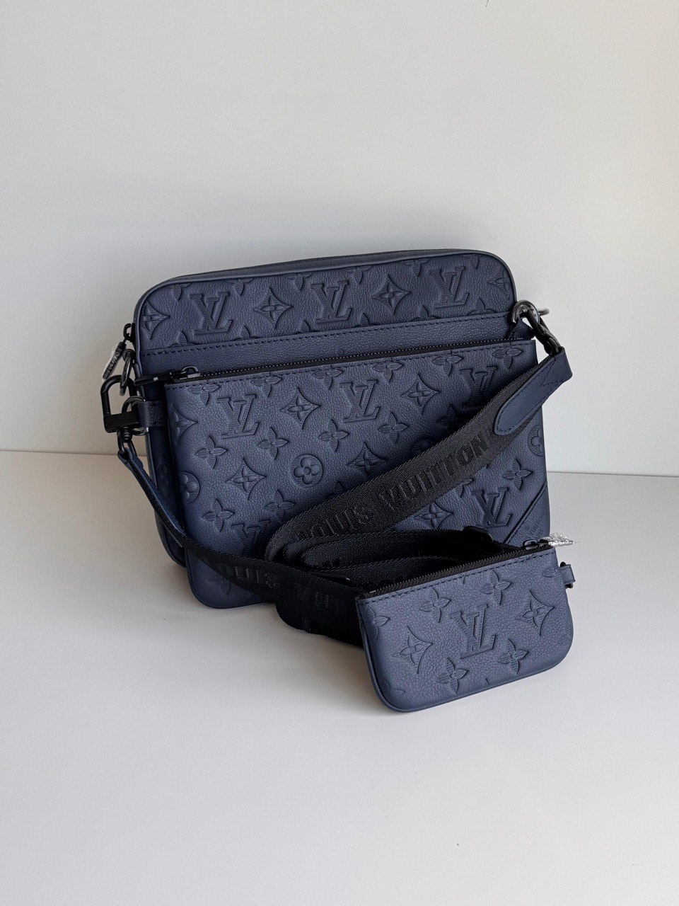 Louis Vuitton Luxury Messenger & Crossbody Bag Collection