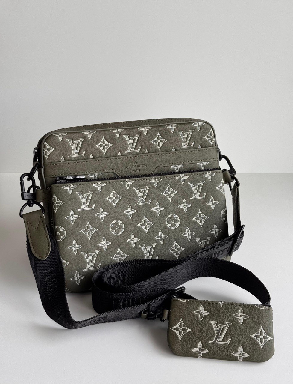 Louis Vuitton Luxury Messenger & Crossbody Bag Collection
