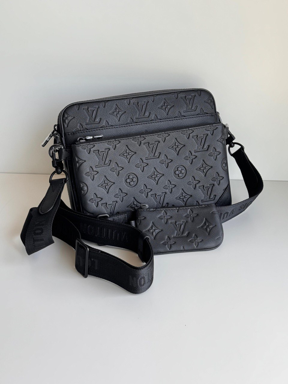 Louis Vuitton Luxury Messenger & Crossbody Bag Collection