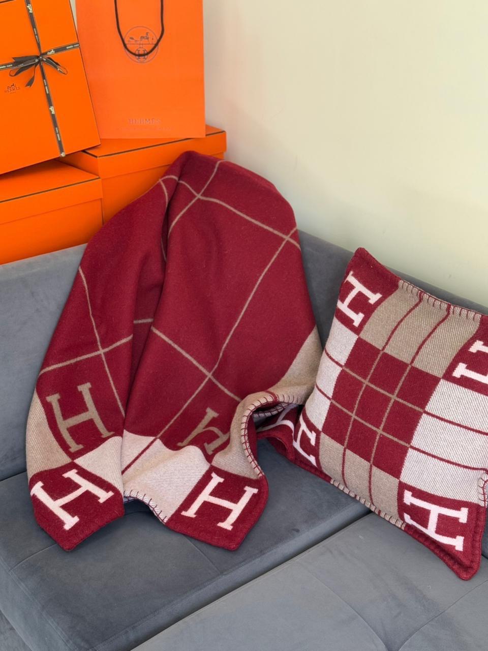 Hermès Avalon Throw Blanket & Cushion – Iconic H Wool Cashmere Collection