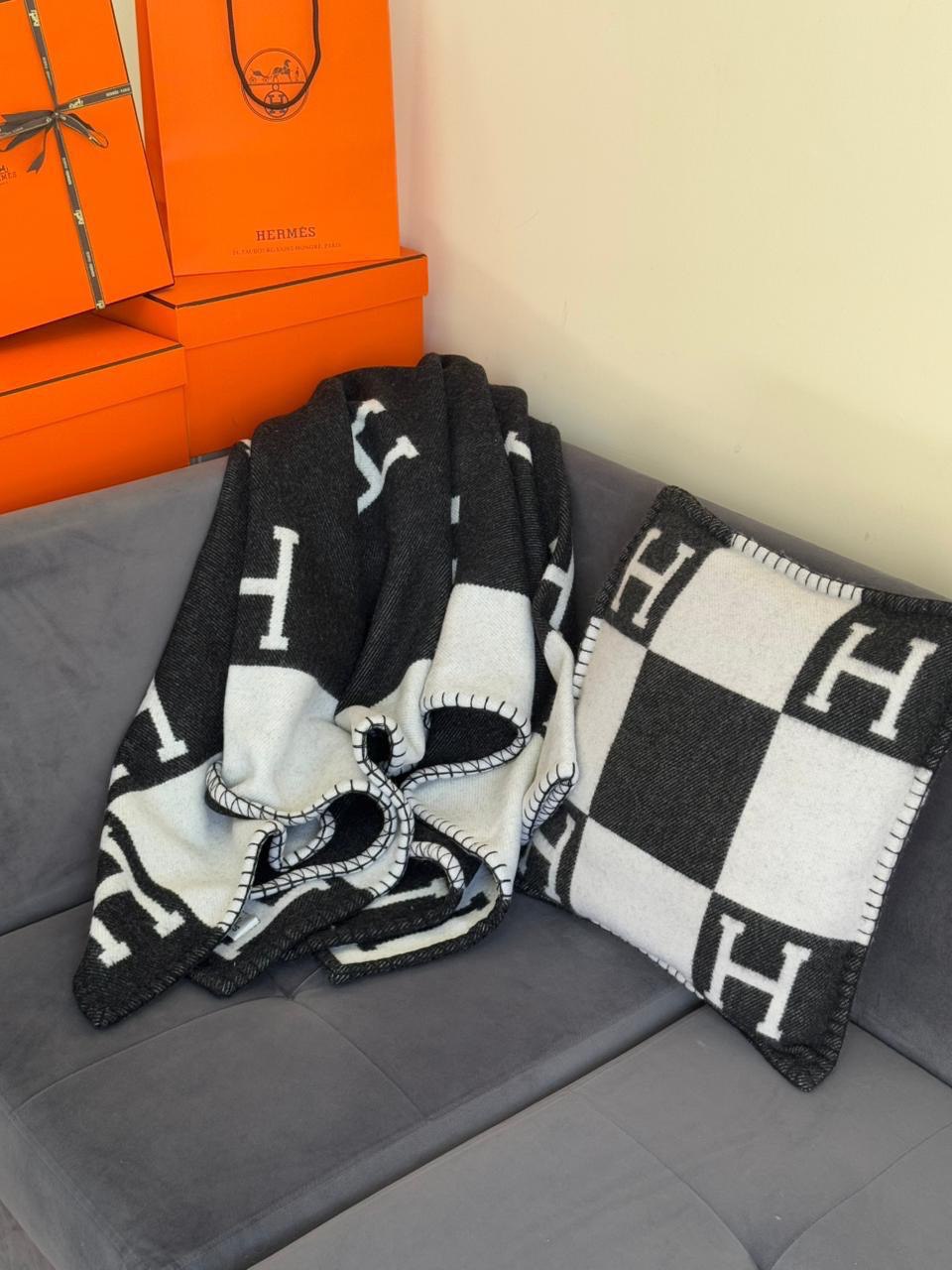 Hermès Avalon Throw Blanket & Cushion – Iconic H Wool Cashmere Collection