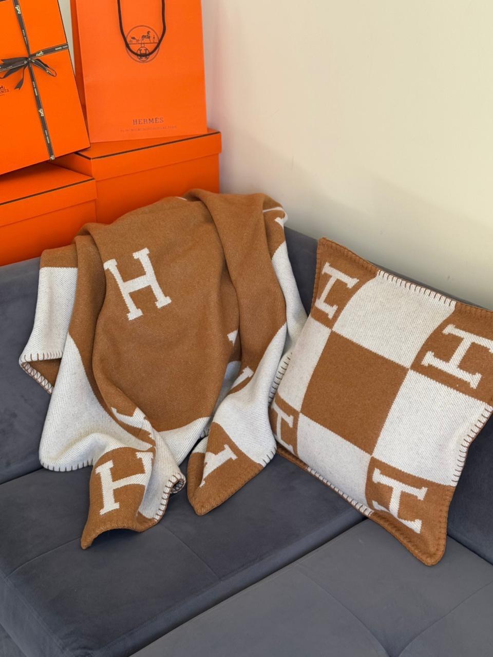 Hermès Avalon Throw Blanket & Cushion – Iconic H Wool Cashmere Collection