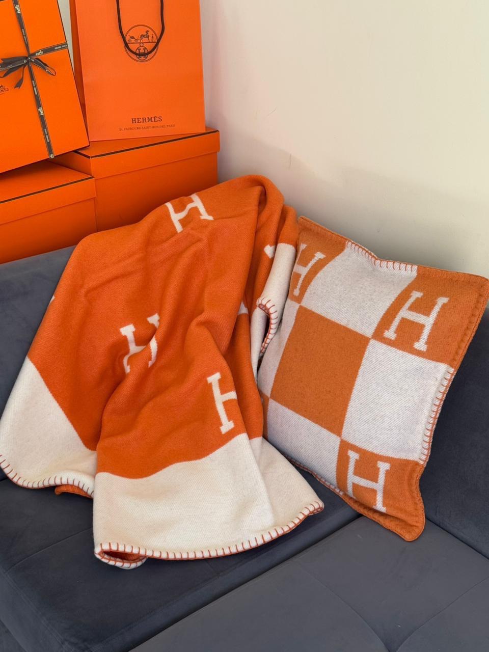 Hermès Avalon Throw Blanket & Cushion – Iconic H Wool Cashmere Collection