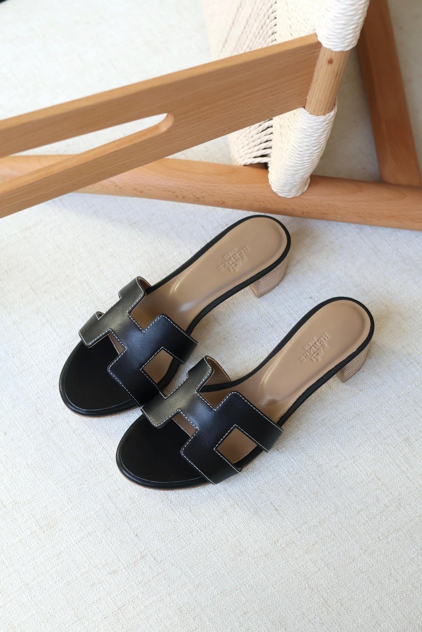 Hermès Oasis Low Heel H Cut Sandal
