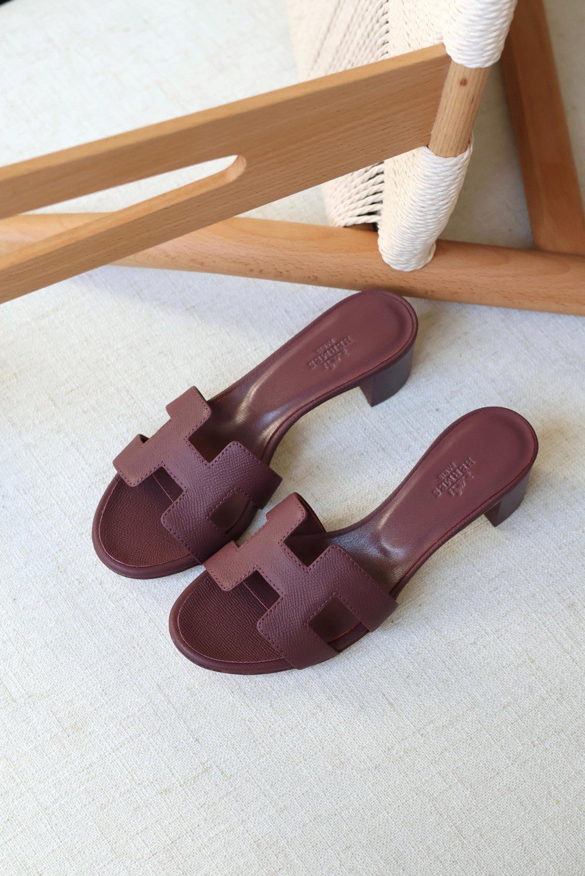 Hermès Oasis Low Heel H Cut Sandal