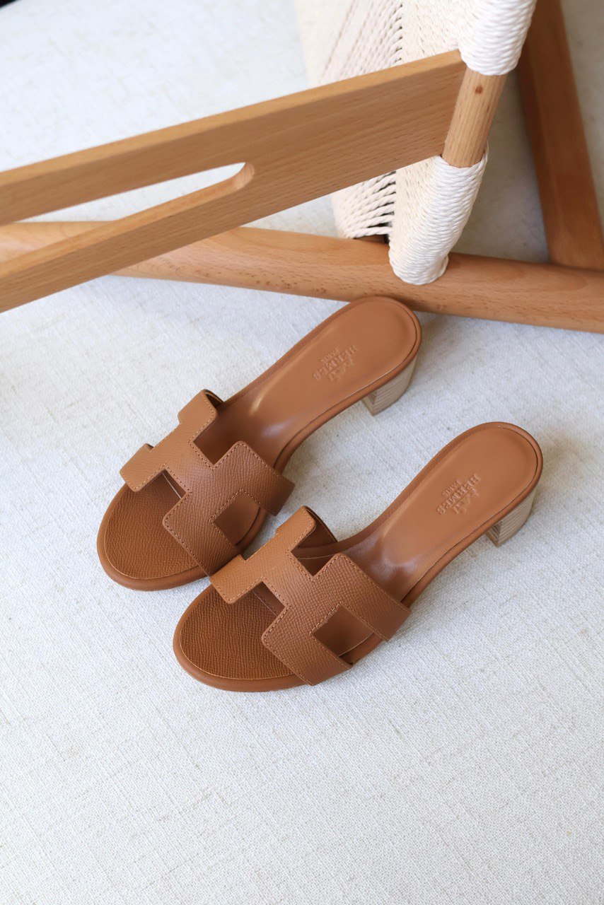 Hermès Oasis Low Heel H Cut Sandal