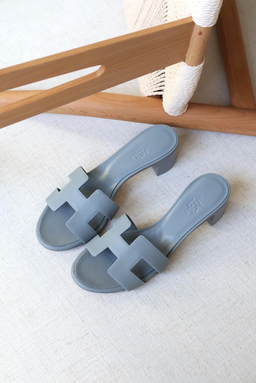 Hermès Oasis Low Heel H Cut Sandal