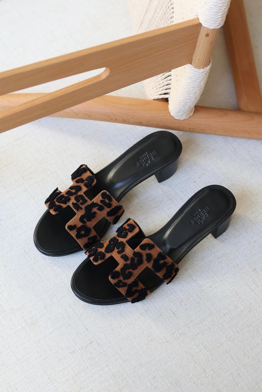 Hermès Oasis Low Heel H Cut Sandal – Crystal, Stitch, Canvas & Printed Editions