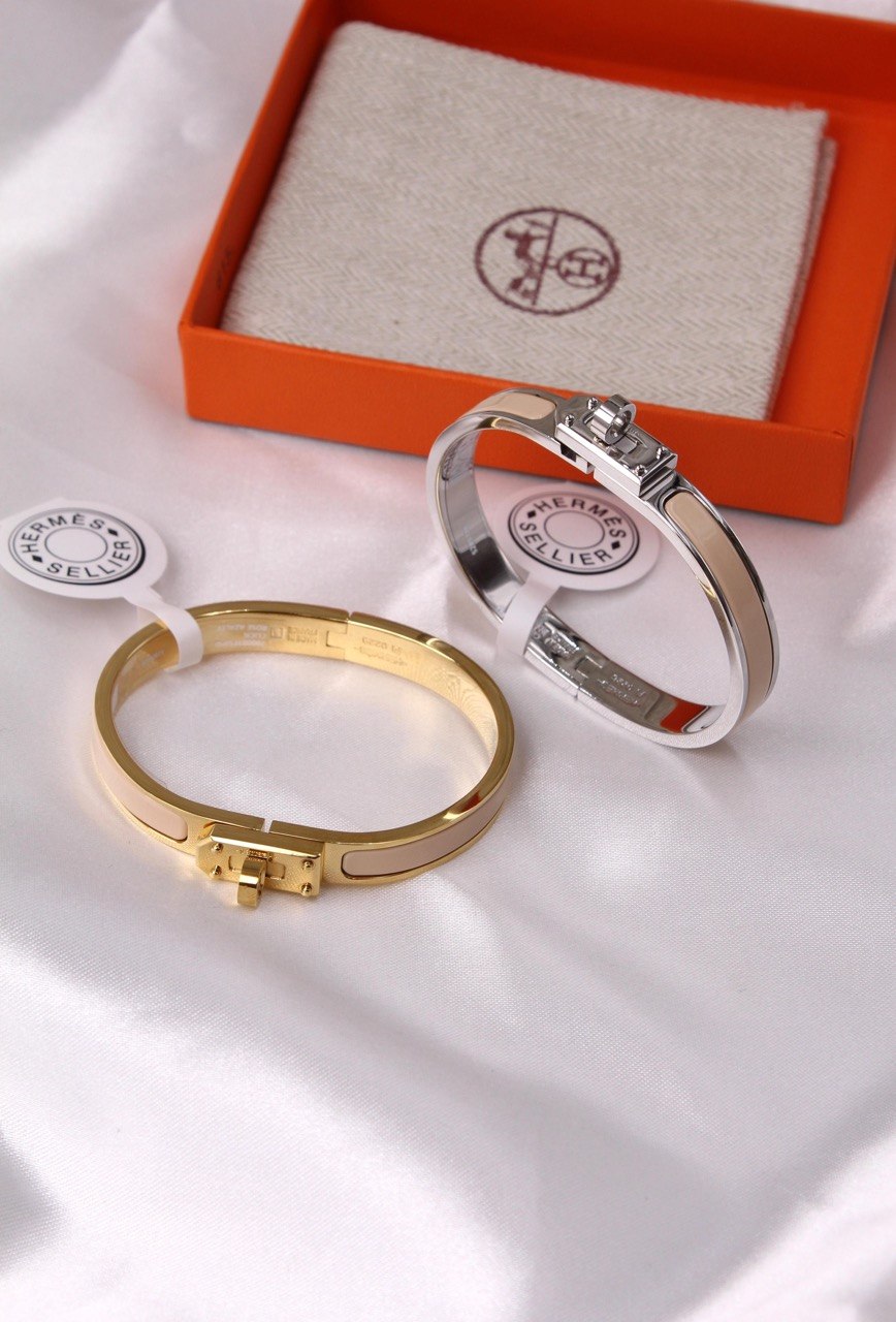 Hermès Clic Kelly Enamel Bracelet in Gold & Palladium Hardware