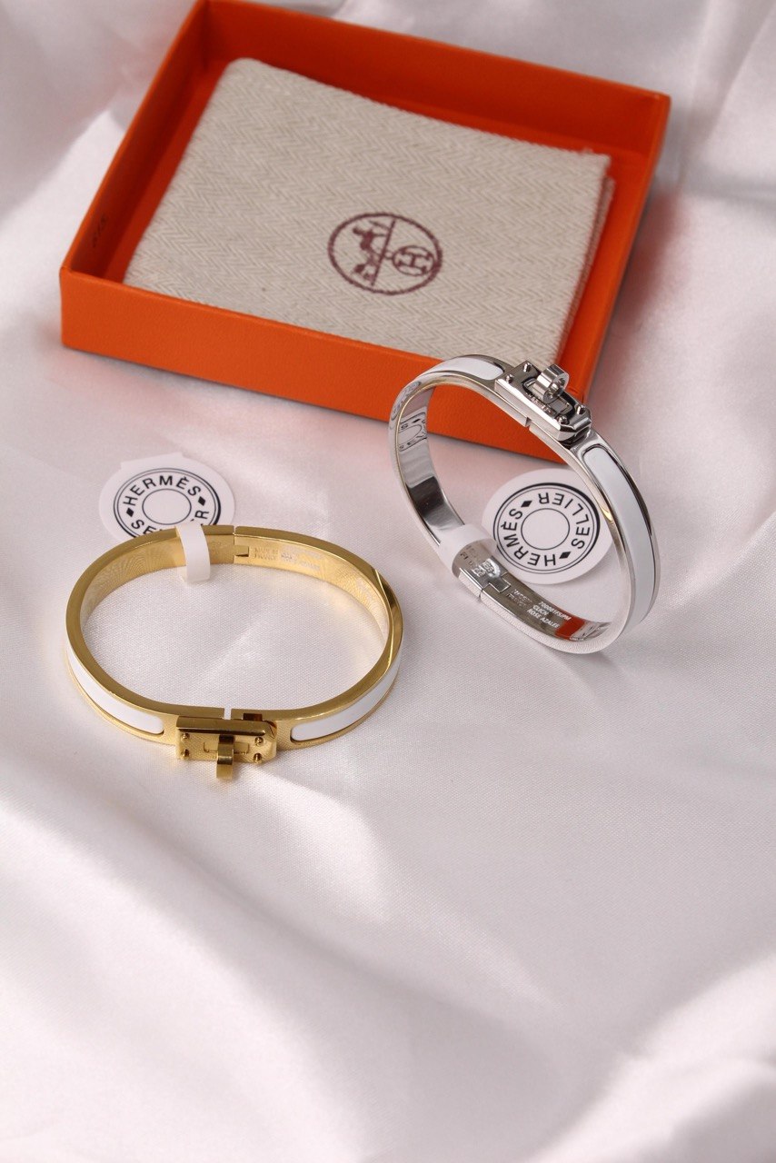 Hermès Clic Kelly Enamel Bracelet in Gold & Palladium Hardware