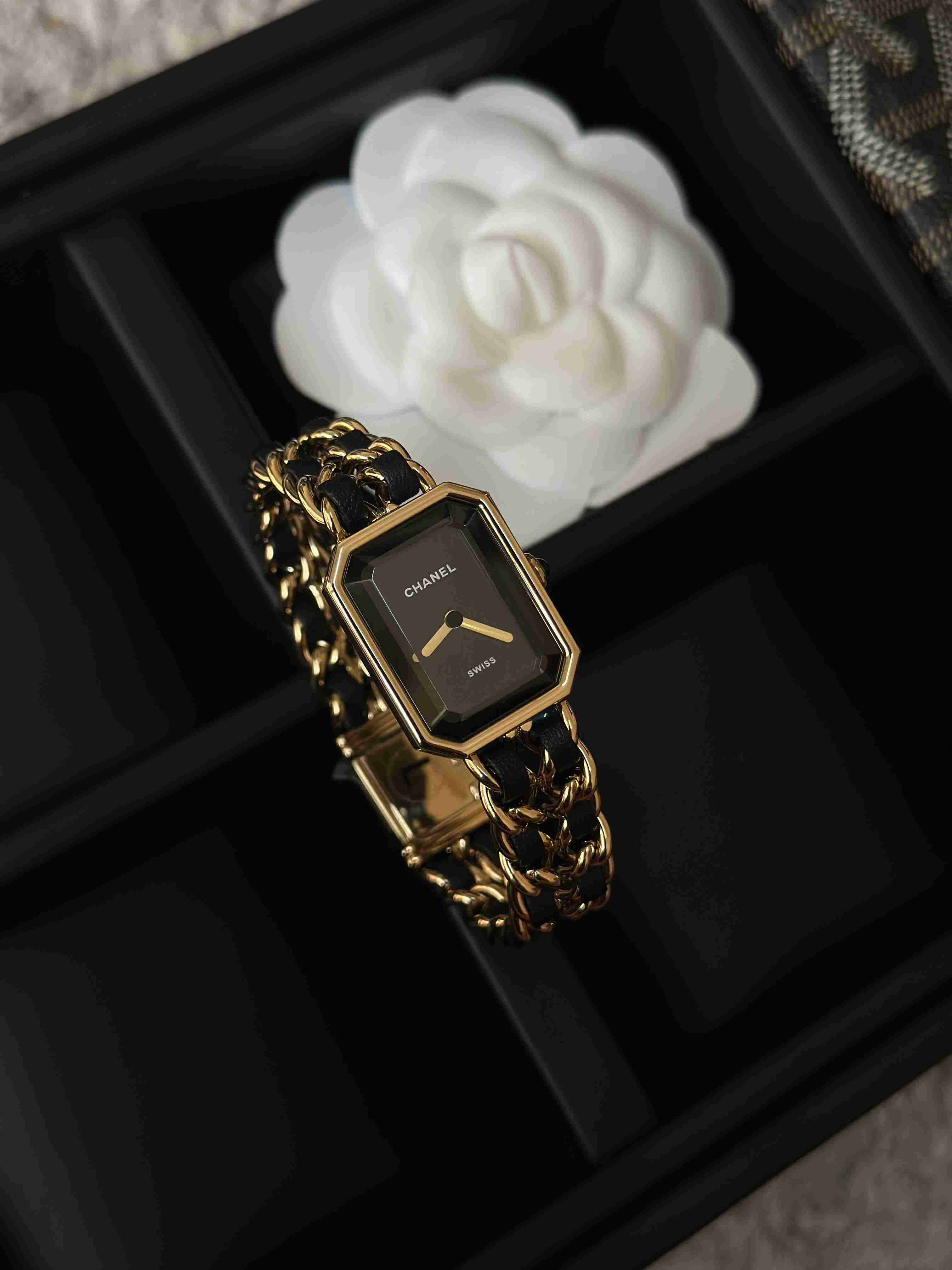 Chanel Première Gold Chain Watch – Black Dial Luxury Edition